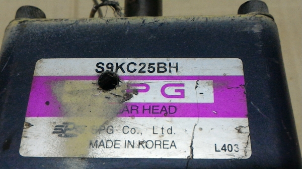 มอเกียร์ทดยี่ห้อ SPG ขนาด 60 W.ทดแล้วหมุมที่ 56 รอบต่อนาที เพลาขับโต 15 มม.