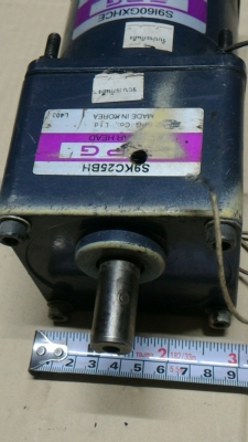 มอเกียร์ทดยี่ห้อ SPG ขนาด 60 W.ทดแล้วหมุมที่ 56 รอบต่อนาที เพลาขับโต 15 มม.