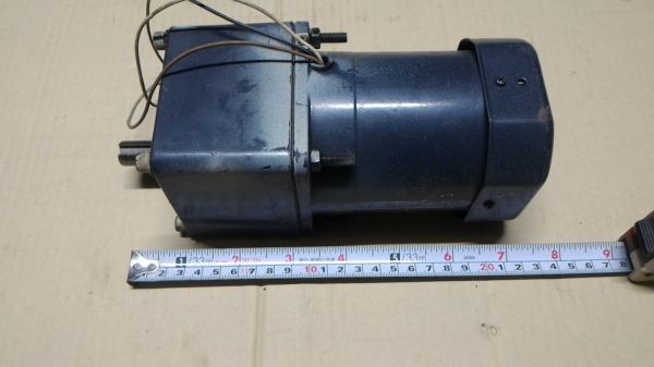 มอเกียร์ทดยี่ห้อ SPG ขนาด 60 W.ทดแล้วหมุมที่ 56 รอบต่อนาที เพลาขับโต 15 มม.