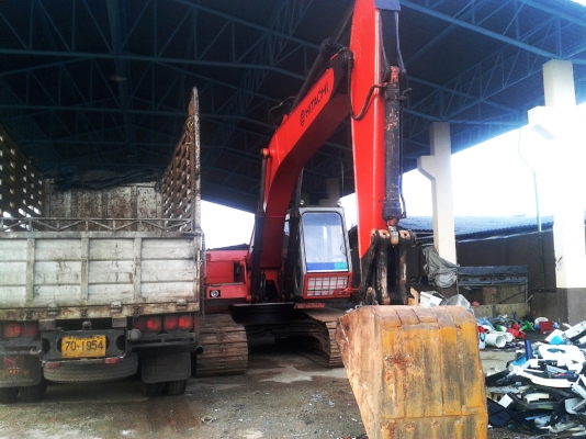 แบคโฮ Hitachi รุ่น EX200 - 1 ราคา 580,000 บาท นราธิวาส ==&gt; สุไหง โกลก ==&gt; หลุดจอง ==&gt; เพิ่ม