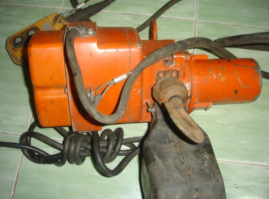 ขายรอกโซ่ไฟฟ้า ตราช้าง ยกได้100kg  ไฟ 220v made in japan