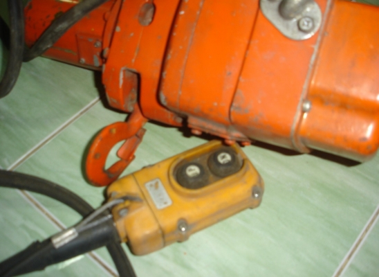 ขายรอกโซ่ไฟฟ้า ตราช้าง ยกได้100kg  ไฟ 220v made in japan