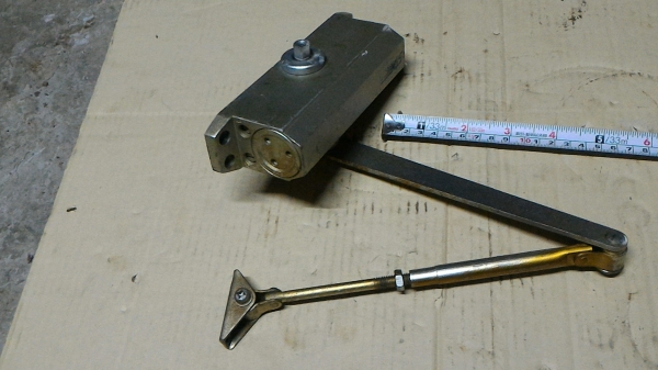 โช๊คตัวช่วยหมุน ปิด ประตูเวลาดึงเปิดประตูแล้วลืมปิด ช่วยป้องกันแมลง สัตว์เข้ามา (มีตัวเดียว)