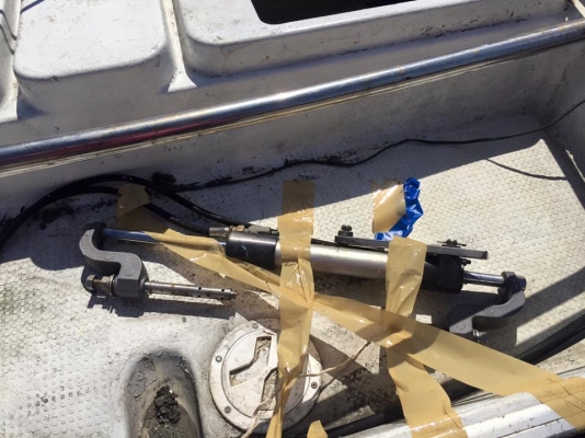 เรือตกปลา 17 ฟุตเก่าพร้อมญี่ปุ่นเครื่อง 65 แรงม้า