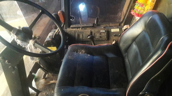 ซื้อมา1600000  ขาย 870000 ต้องการใช้เงิน รถเกียวข้าวโพด NEW HOLLAND