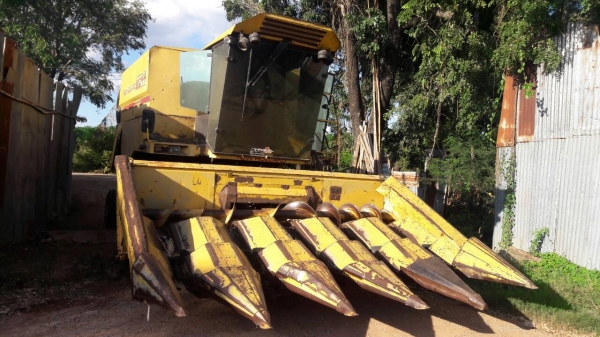 ซื้อมา1600000  ขาย 870000 ต้องการใช้เงิน รถเกียวข้าวโพด NEW HOLLAND