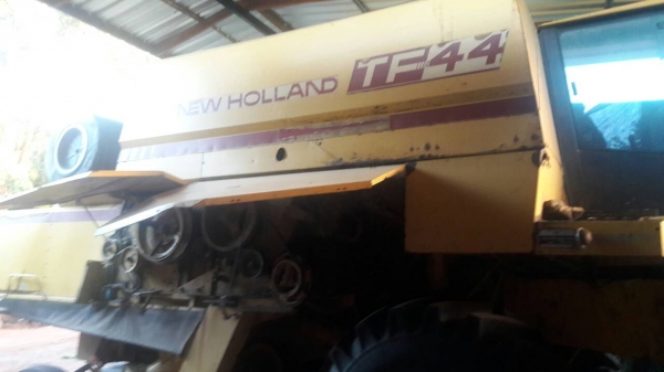 ซื้อมา1600000  ขาย 870000 ต้องการใช้เงิน รถเกียวข้าวโพด NEW HOLLAND