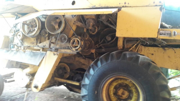 ซื้อมา1600000  ขาย 870000 ต้องการใช้เงิน รถเกียวข้าวโพด NEW HOLLAND