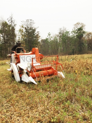 รถเกี่ยวข้าวน้อย 086-8053515