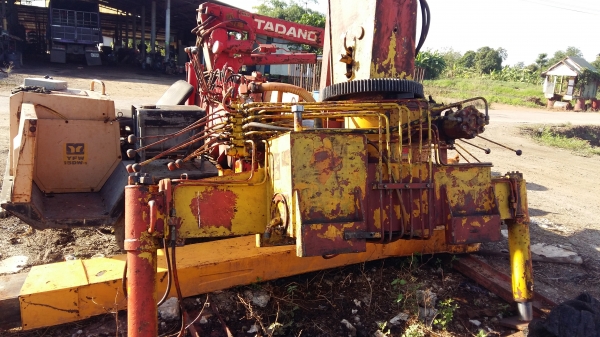 ขายด่วนเครนTADANO 40B ขายตามสภาพมีปั๊มและมีสาแหรกครบ