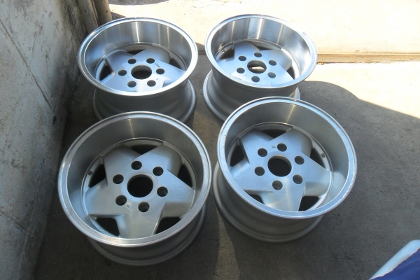 ล้อแม็ก 15นิ้ว6รู กว้าง8.5นิ้ว สวยๆ 4 ล้อ ราคา 7900 บาท ล้อแม็ก 15นิ้ว6รู กว้าง8.5นิ้ว สวยๆ 4 ล้อ ราคา 7900 บาท