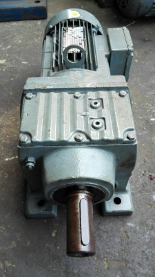 Sale>> มอเตอร์เกียร์ SEW Eurodrive 1 HP. 380V.อัตราทด 1:35 สภาพใหม่คล้ายป้ายแดง มี 5 ตัว. 089-2499-123 นครปฐม