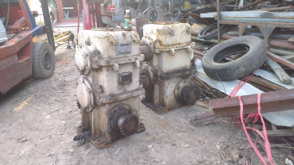 Sell> ขายเกียร์ทด ญี่ปุ่น ขนาดใหญ่ อัดตราทด 1:15 เข้า ซ้าย-ขวา ออก 2 แกนครับ