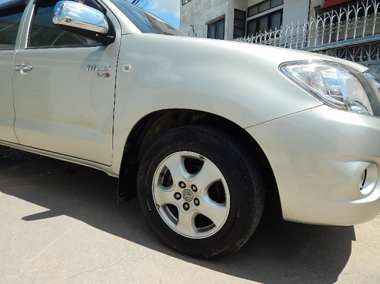 VIGO 4DR 2.5 เกียร์ธรรมดา ออกรถ 9,000 บาท VIGO 4DR 2.5 เกียร์ธรรมดา ออกรถ 9,000 บาท