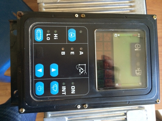 ขาย กล่องไฟ +จอ KOMATSU200-7 ราคา 70000 บาท ขาย กล่องไฟ +จอ KOMATSU200-7 ราคา 70000 บาท