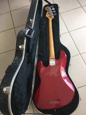 ขาย กีต้าร์เบส fender jass bass made in usa (แท้) ขาย กีต้าร์เบส fender jass bass made in usa (แท้)