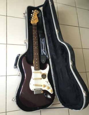 ขาย กีต้าร์ไฟฟ้า fender stratocaster made in usa (แท้)