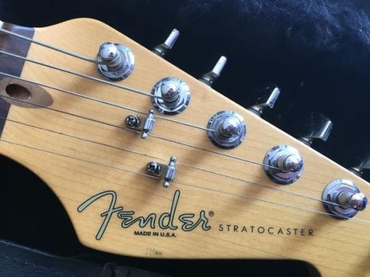 ขาย กีต้าร์ไฟฟ้า fender stratocaster made in usa (แท้)
