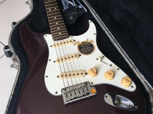 ขาย กีต้าร์ไฟฟ้า fender stratocaster made in usa (แท้)