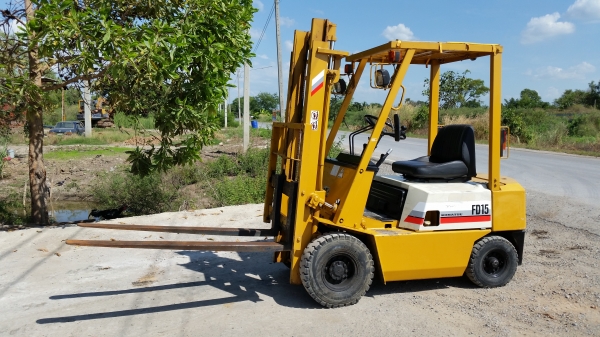 ขายด่วนรถยกดีเซลKOMATSU FD15-14ยก1.5ตันเสาสูง3เมตรงายาวมากรถนอกนำเข้ายังไม่เคยใช้งานในเมืองไทยเลย=รุ่นใหม่ขายถูกๆๆ