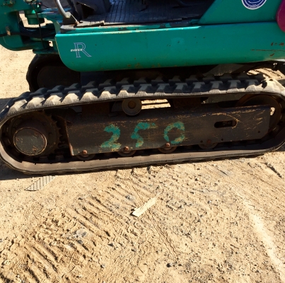 KOMATSU 20 รุ่น 7 ขนาด PC-20 (แทรคยางสวย90\%) รถเก่านอกมีเอกสาร สนใจติดต่อ 085-5632278 ( ราคาต่อรองได้ )