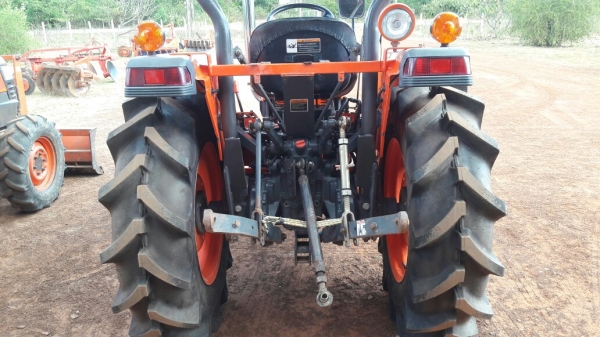 ขายตูโบต้าL3408อุปกร์ดันหน้าผาน6ตราช้าง