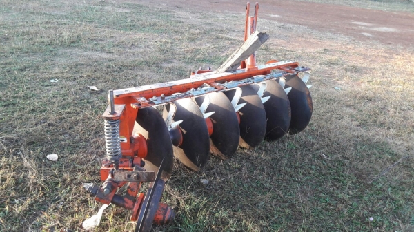 ขายตูโบต้าL3408อุปกร์ดันหน้าผาน6ตราช้าง