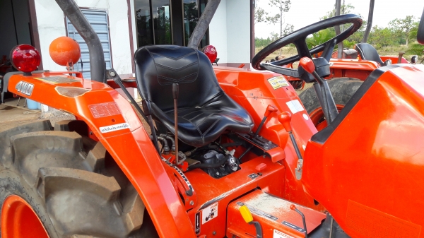 ขายตูโบต้าL3408อุปกร์ดันหน้าผาน6ตราช้าง