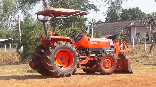 ขายตูโบต้าL3408อุปกร์ดันหน้าผาน6ตราช้าง