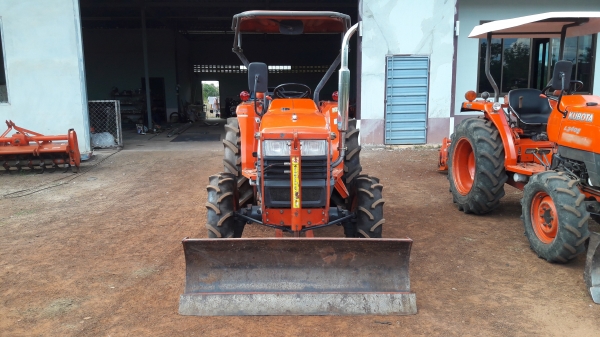 ขายตูโบต้าL3408อุปกร์ดันหน้าผาน6ตราช้าง