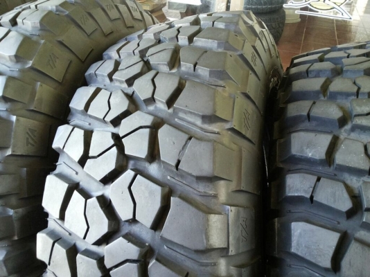 ยาง MUD BF Goodrich KM2 ขนาด 305/70/16 ดอกเต็มๆ ปลายปี 2012