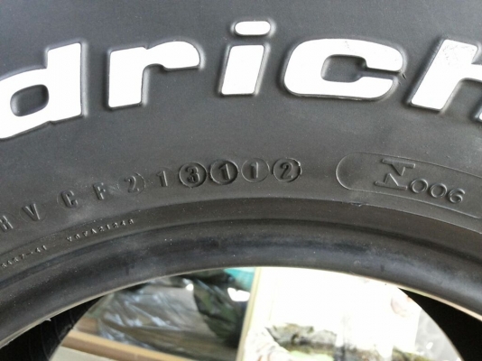 ยาง MUD BF Goodrich KM2 ขนาด 305/70/16 ดอกเต็มๆ ปลายปี 2012