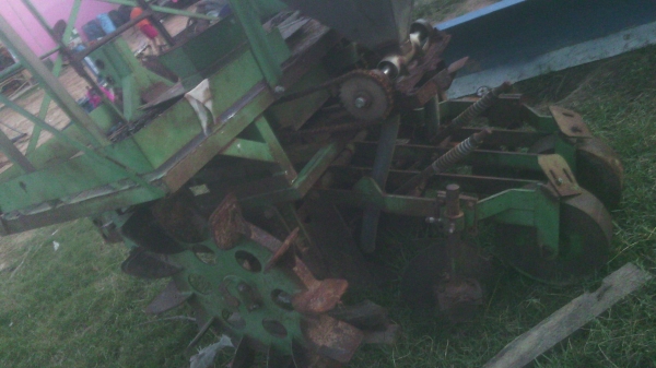 ขายด่วนเครื่องปลูกอ้อยลดสุดๆ27000บาท