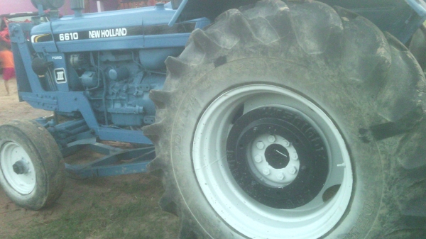 รถไถฟอร์ด6600เสื้อลายท้ายใหญ่