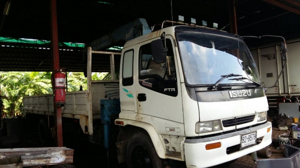 ขายด่วนๆ 880,000บ เบาๆๆ หกล้อ อีซูซุ DEGA195ปี43 เครน 5ตัน 4ปอก 3ชัก สภาพดีสวยเดิมๆพร้อมใช้ เล่มทะเบียนพร้อมโอน