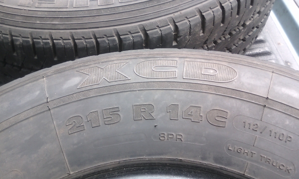 ขายยางบรรทุก XCD 215R14C ปี 13