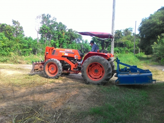 ขาย KUBOTA M5000 รถใช้งานได้เลยไม่ต้องซ่อม พร้อมดันหน้า ผาน6เมืองทอง สภาพเดิมๆ ราคา 350,000 รถอยู่ อ.แกลง  จ.ระยอง  สนใจสอบถาม 0818618678,0899347475 มีรถขนส่งบริการทั่วไทย