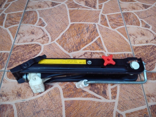 แม่แรงติดรถ BMW E46 แม่แรงติดรถ BMW E46