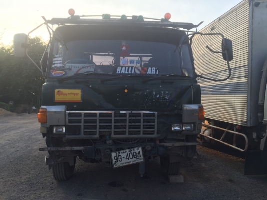 หัวลากโปรเฟีย 3 ปัด 395,000 บาท เครื่อง EF350-8สูบ 330 แรง 2 เพลา หัวบาง ยางดี คัสชีสวย เอกสารเล่มทะเบียน 090-772-3710 090-772-3708