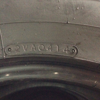 ยาง NITTO nt420s 265 - 65 -17 ปี 14 ครบชุด 4 เส้น สภาพสวยๆไม่บวมดอกยางเหลือเยอะวิ่งใด้อีกนานราคาถูกๆ