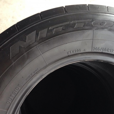 ยาง NITTO nt420s 265 - 65 -17 ปี 14 ครบชุด 4 เส้น สภาพสวยๆไม่บวมดอกยางเหลือเยอะวิ่งใด้อีกนานราคาถูกๆ