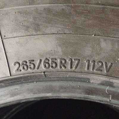 ยาง NITTO nt420s 265 - 65 -17 ปี 14 ครบชุด 4 เส้น สภาพสวยๆไม่บวมดอกยางเหลือเยอะวิ่งใด้อีกนานราคาถูกๆ