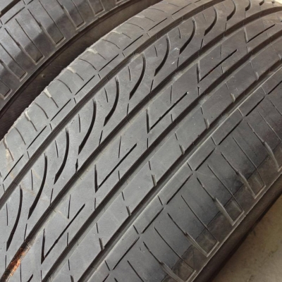 ยาง Bridgstone 215 - 55 -17 ปี 13 3เส้น 12 1 เส้น ครบชุด 4 เส้น สภาพสวยๆไม่บวมดอกยางเหลือเยอะวิ่งใด้อีกนานราคาถูกๆ