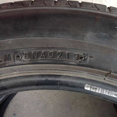 ยาง Bridgstone 215 - 55 -17 ปี 13 3เส้น 12 1 เส้น ครบชุด 4 เส้น สภาพสวยๆไม่บวมดอกยางเหลือเยอะวิ่งใด้อีกนานราคาถูกๆ