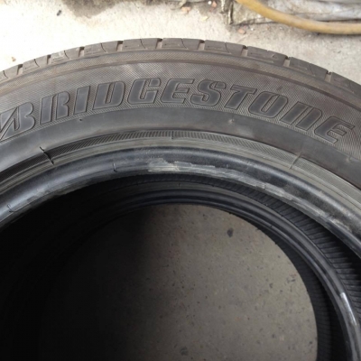 ยาง Bridgstone 215 - 55 -17 ปี 13 3เส้น 12 1 เส้น ครบชุด 4 เส้น สภาพสวยๆไม่บวมดอกยางเหลือเยอะวิ่งใด้อีกนานราคาถูกๆ