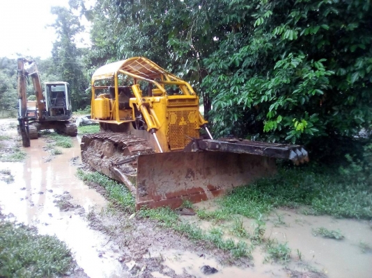 ขายรถแทรคเตอร์ KOMATSU D50A-15 ห้องเลี้ยวแห้ง ราคา 350000