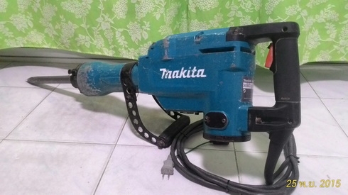 เครื่องสกัดคอนกรีต makita รุ่น 1306 แท้ๆ เดิมๆสภาพพร้อมทำงานได้เลยครับ เครื่องสกัดคอนกรีต makita รุ่น 1306 แท้ๆ เดิมๆสภาพพร้อมทำงานได้เลยครับ