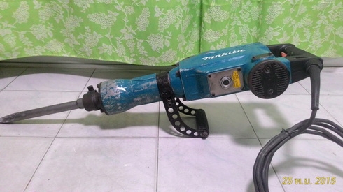 เครื่องสกัดคอนกรีต makita รุ่น 1306 แท้ๆ เดิมๆสภาพพร้อมทำงานได้เลยครับ เครื่องสกัดคอนกรีต makita รุ่น 1306 แท้ๆ เดิมๆสภาพพร้อมทำงานได้เลยครับ