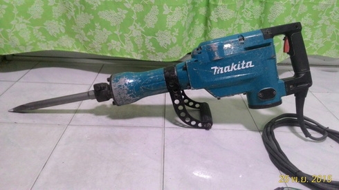 เครื่องสกัดคอนกรีต makita รุ่น 1306 แท้ๆ เดิมๆสภาพพร้อมทำงานได้เลยครับ