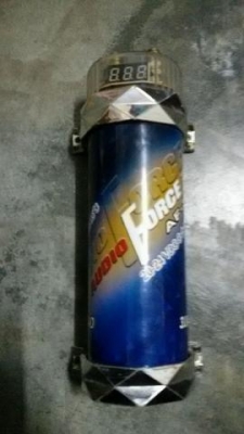 ตัวเก็บไฟสำหรับรถเครื่องเสียง